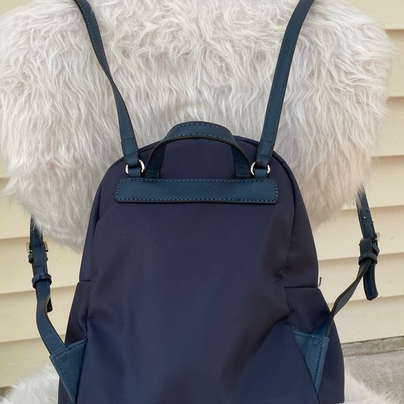 Guess 1981 backpack -small - Picture 2 of 6